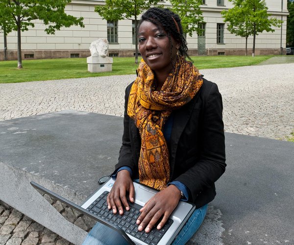 Scyllia Ahlouwa